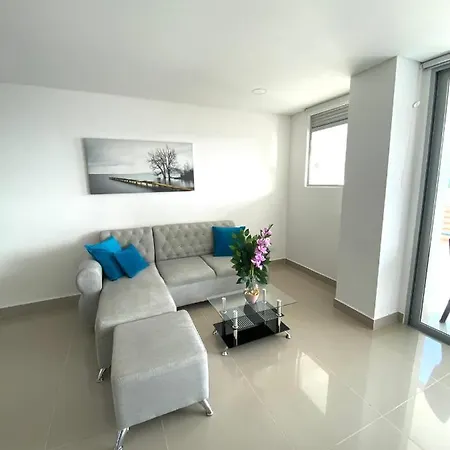 Beachfront With Stunning Infinity Pool Apartment *